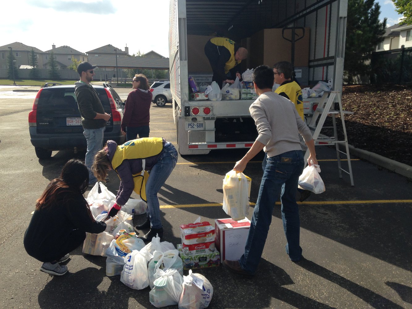 EdmontonFoodDrive (3).JPG