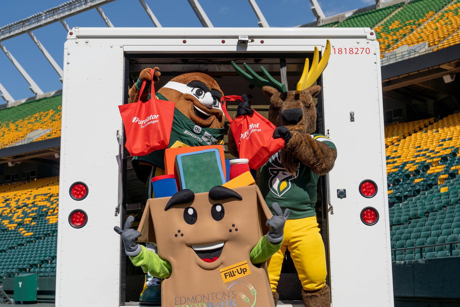 PurolatorTackleHunger_Mascot_PhotoShoot (13).jpg