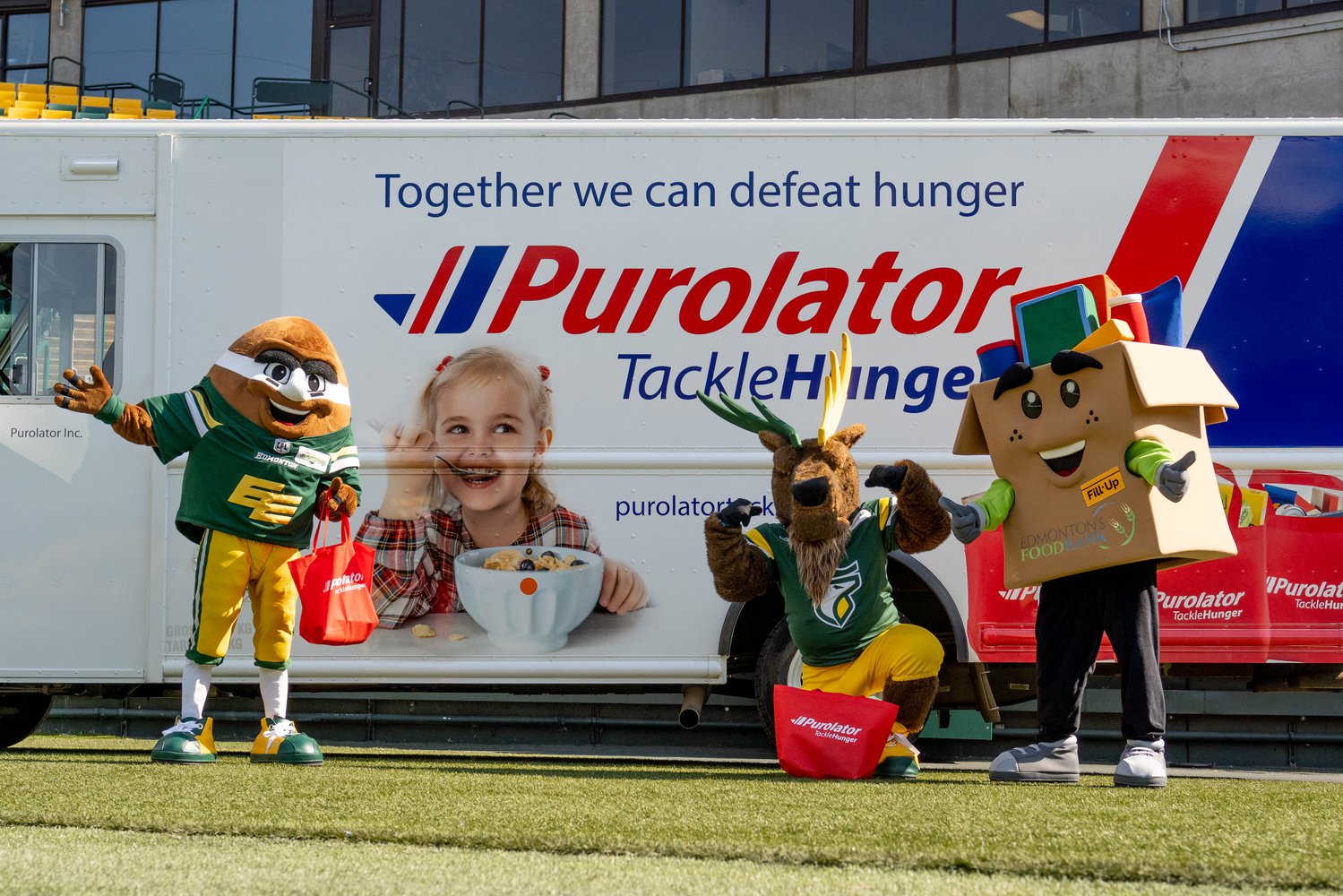 PurolatorTackleHunger_Mascot_PhotoShoot (16).jpg